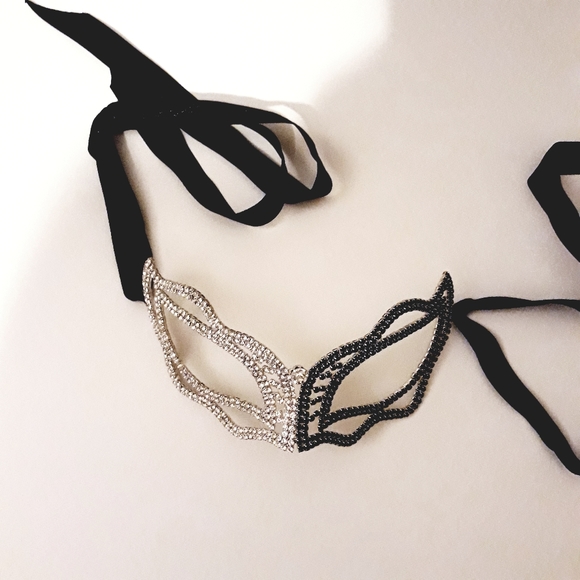 Crystal Masquerade Mask - Picture 2 of 7